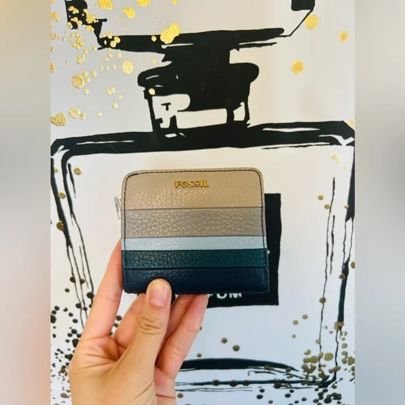 ❌SOLD ❌ Cow Hide Leather Fossil Wallet - Picture 1 of 5